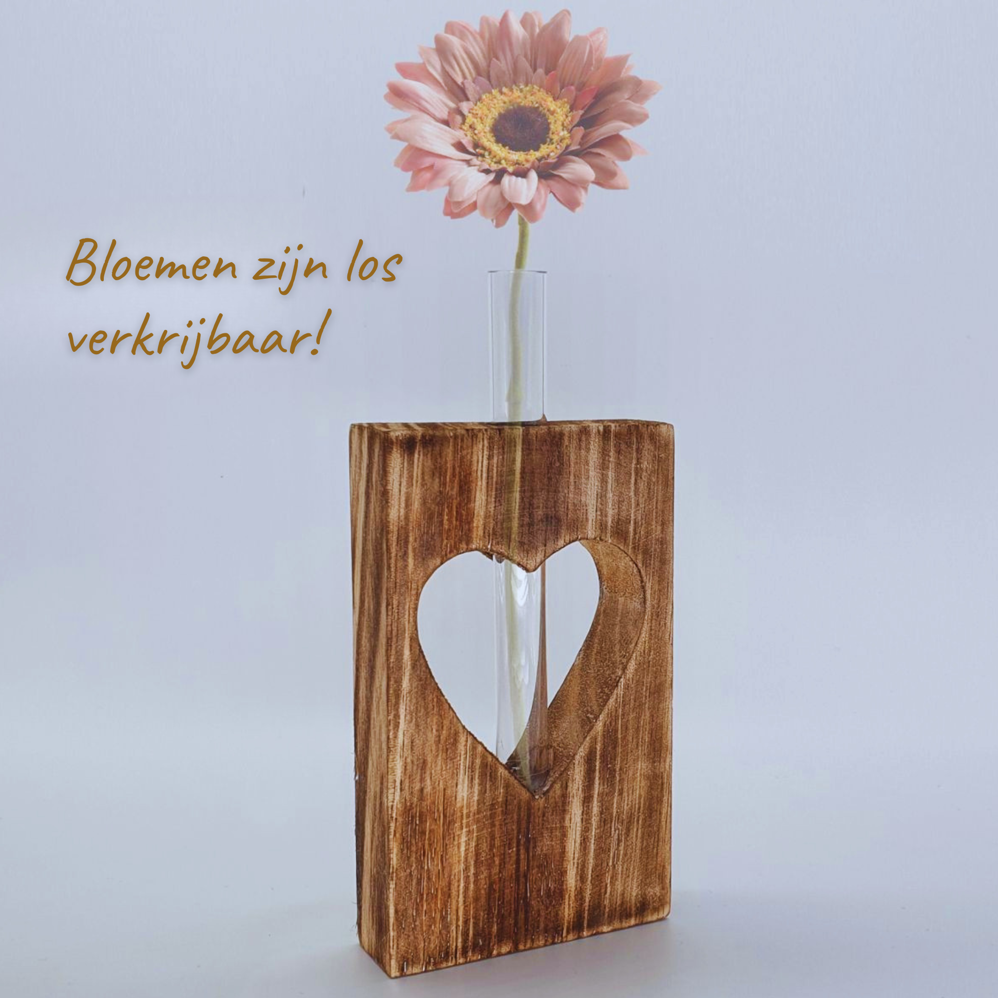 Houten hart met reageerbuisje